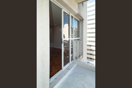 Apartamento para alugar com 176m², 3 quartos e sem vagaSacada