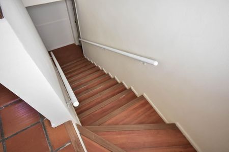 Casa à venda com 145m², 3 quartos e 2 vagasEscada