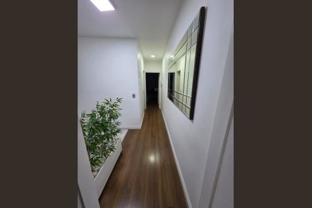 Casa à venda com 270m², 3 quartos e 4 vagasCORREDOR