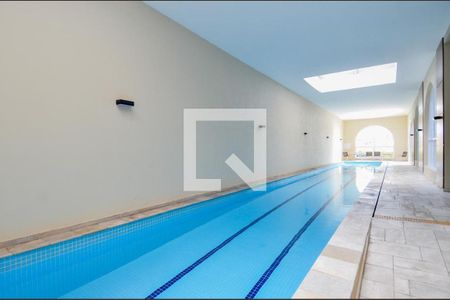 Apartamento à venda com 202m², 3 quartos e 4 vagas Apartamento à venda com 202m², 3 quartos e 4 vagasÁrea comum - Piscina