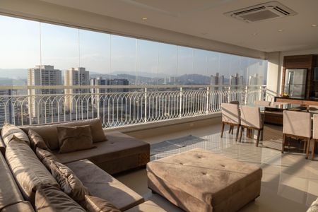 Apartamento à venda com 202m², 3 quartos e 4 vagas Apartamento à venda com 202m², 3 quartos e 4 vagasVaranda gourmet
