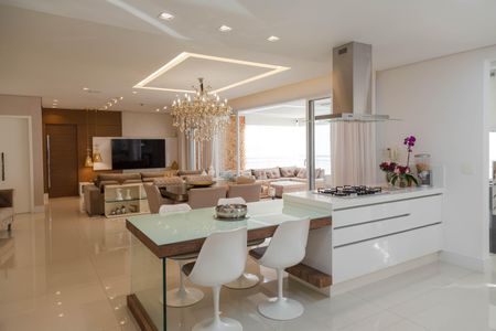 Apartamento à venda com 202m², 3 quartos e 4 vagas Apartamento à venda com 202m², 3 quartos e 4 vagasCozinha