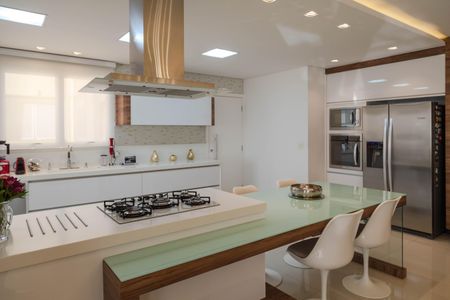 Apartamento à venda com 202m², 3 quartos e 4 vagas Apartamento à venda com 202m², 3 quartos e 4 vagasCozinha