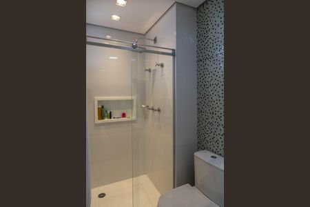 Apartamento à venda com 202m², 3 quartos e 4 vagas Apartamento à venda com 202m², 3 quartos e 4 vagasBanheiro da Suíte 1