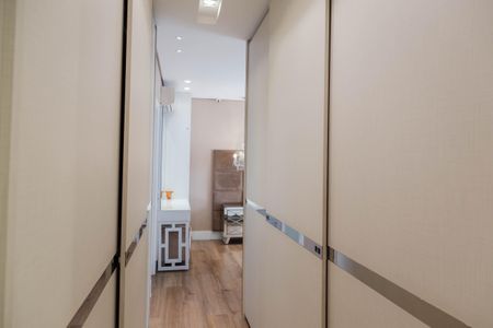 Apartamento à venda com 202m², 3 quartos e 4 vagas Apartamento à venda com 202m², 3 quartos e 4 vagasSuíte 2