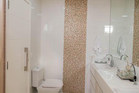 Apartamento à venda com 202m², 3 quartos e 4 vagas Apartamento à venda com 202m², 3 quartos e 4 vagasBanheiro da Suíte 2