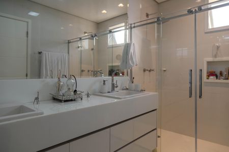 Apartamento à venda com 202m², 3 quartos e 4 vagas Apartamento à venda com 202m², 3 quartos e 4 vagasBanheiro da Suíte 2