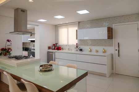 Apartamento à venda com 202m², 3 quartos e 4 vagas Apartamento à venda com 202m², 3 quartos e 4 vagasCozinha