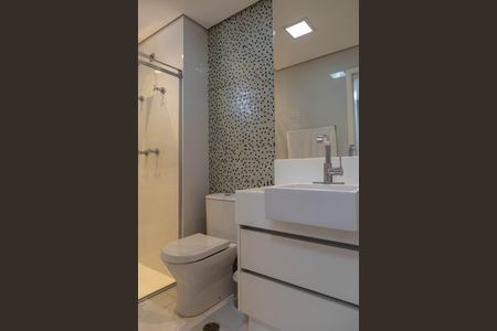 Apartamento à venda com 202m², 3 quartos e 4 vagas Apartamento à venda com 202m², 3 quartos e 4 vagasBanheiro da Suíte 1