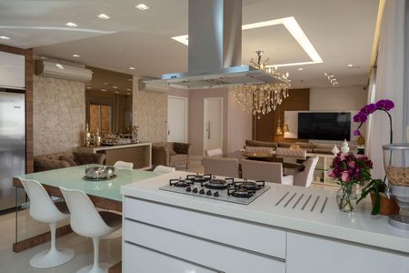 Apartamento à venda com 202m², 3 quartos e 4 vagas Apartamento à venda com 202m², 3 quartos e 4 vagasCozinha