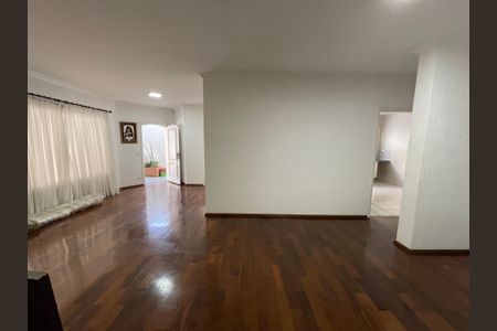 Casa para alugar com 270m², 5 quartos e 3 vagasSala