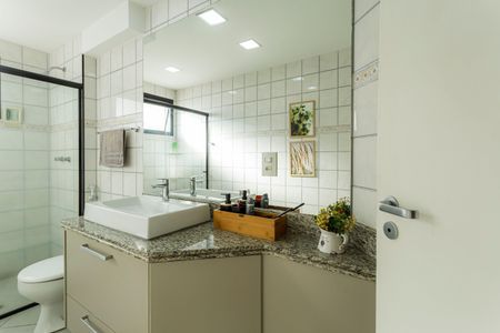 Apartamento à venda com 84m², 2 quartos e 2 vagas Apartamento à venda com 84m², 2 quartos e 2 vagasBanheiro Social