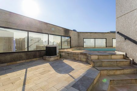 Apartamento à venda com 84m², 2 quartos e 2 vagas Apartamento à venda com 84m², 2 quartos e 2 vagasÁrea comum - Piscina