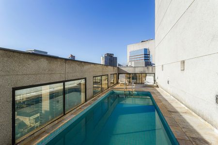 Apartamento à venda com 84m², 2 quartos e 2 vagas Apartamento à venda com 84m², 2 quartos e 2 vagasÁrea comum - Piscina