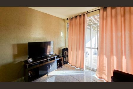 Casa à venda com 360m², 3 quartos e 1 vaga Casa à venda com 360m², 3 quartos e 1 vagaSala