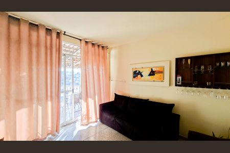 Casa à venda com 360m², 3 quartos e 1 vaga Casa à venda com 360m², 3 quartos e 1 vagaSala