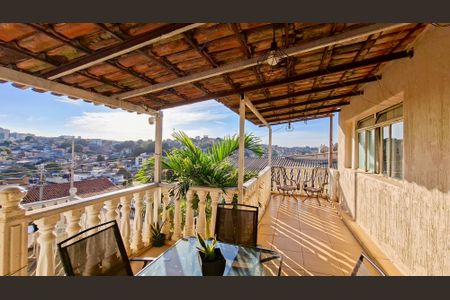 Casa à venda com 360m², 3 quartos e 1 vaga Casa à venda com 360m², 3 quartos e 1 vagaVaranda da Sala