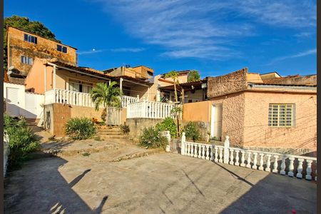 Casa à venda com 360m², 3 quartos e 1 vaga Casa à venda com 360m², 3 quartos e 1 vagaQuintal