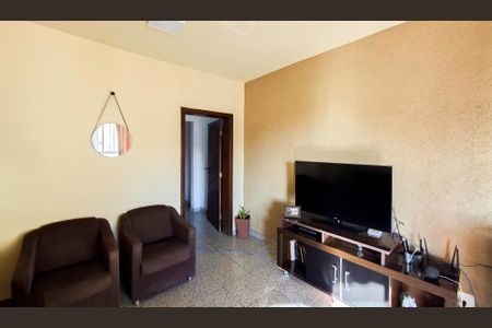 Casa à venda com 360m², 3 quartos e 1 vaga Casa à venda com 360m², 3 quartos e 1 vagaSala