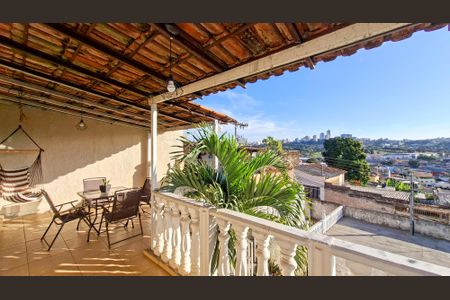 Casa à venda com 360m², 3 quartos e 1 vaga Casa à venda com 360m², 3 quartos e 1 vagaVaranda da Sala