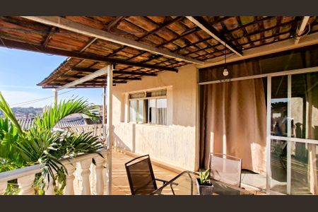 Casa à venda com 360m², 3 quartos e 1 vaga Casa à venda com 360m², 3 quartos e 1 vagaVaranda da Sala