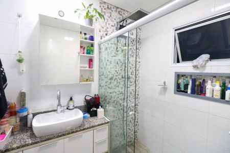 Casa para alugar com 280m², 3 quartos e 4 vagas Casa para alugar com 280m², 3 quartos e 4 vagasBanheiro da Suíte 2