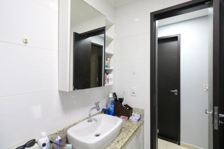 Casa para alugar com 280m², 3 quartos e 4 vagas Casa para alugar com 280m², 3 quartos e 4 vagasBanheiro da Suíte 1