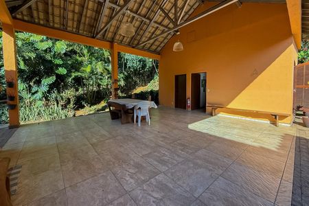 Casa de condomínio à venda com 230m², 3 quartos e 3 vagas Casa de condomínio à venda com 230m², 3 quartos e 3 vagasÁrea externa