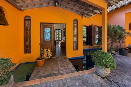 Casa de condomínio à venda com 230m², 3 quartos e 3 vagas Casa de condomínio à venda com 230m², 3 quartos e 3 vagasÁrea externa