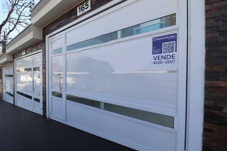 Casa à venda com 60m², 2 quartos e 3 vagas Casa à venda com 60m², 2 quartos e 3 vagasFachada