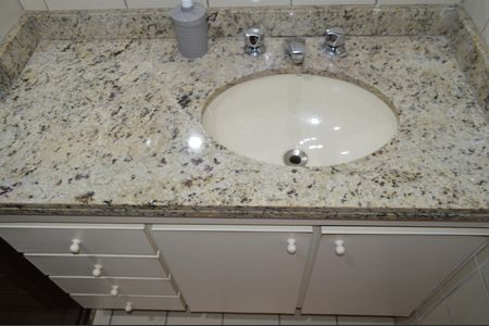 Apartamento à venda com 83m², 2 quartos e 1 vagaBanheiro