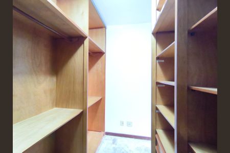 Apartamento à venda com 83m², 2 quartos e 1 vaga Apartamento à venda com 83m², 2 quartos e 1 vagaCloset Suíte