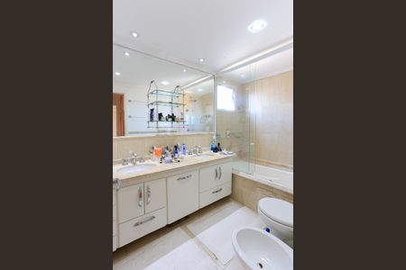 Apartamento à venda com 170m², 3 quartos e 4 vagasBanheiro do Quarto 3