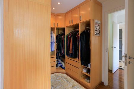 Apartamento à venda com 170m², 3 quartos e 4 vagasCloset do quarto 3