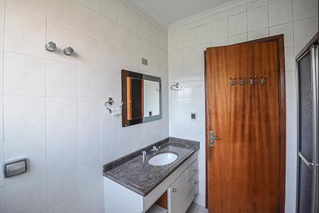 Casa à venda com 229m², 3 quartos e 3 vagasBanheiro da Suíte