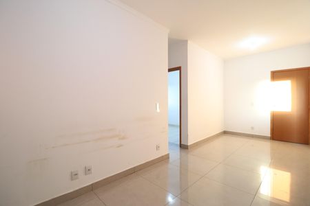 Sala de apartamento para alugar com 2 quartos, 50m² em Dona Zulmira, Uberlândia