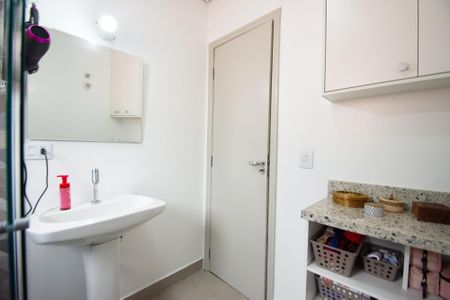 Casa à venda com 183m², 3 quartos e 4 vagasbanheiro quarto 1