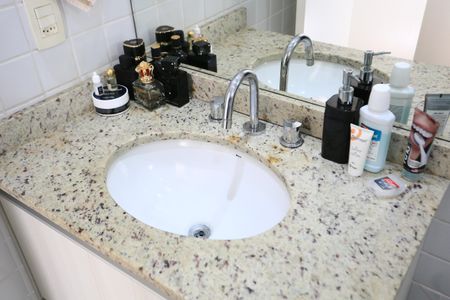 Apartamento à venda com 87m², 2 quartos e 2 vagasBanheiro da Suíte 1