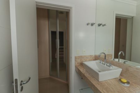 Casa à venda com 140m², 3 quartos e 3 vagasBanheiro da Suíte