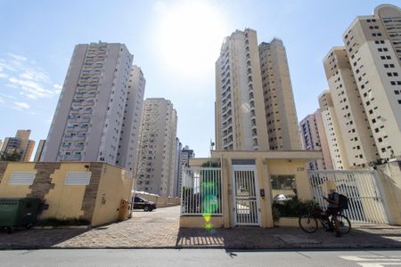 Apartamento para alugar com 72m², 3 quartos e 2 vagas Apartamento para alugar com 72m², 3 quartos e 2 vagasFachada