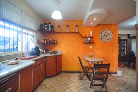 Casa à venda com 390m², 4 quartos e 2 vagasCozinha