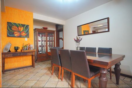 Casa à venda com 390m², 4 quartos e 2 vagasSala de Jantar