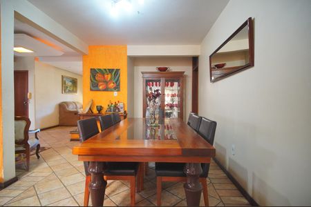 Casa à venda com 390m², 4 quartos e 2 vagasSala de Jantar