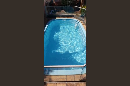 Casa à venda com 390m², 4 quartos e 2 vagas Casa à venda com 390m², 4 quartos e 2 vagasPiscina