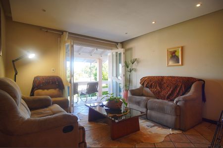 Casa à venda com 390m², 4 quartos e 2 vagas Casa à venda com 390m², 4 quartos e 2 vagasSala