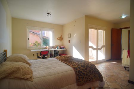 Casa à venda com 390m², 4 quartos e 2 vagasSuíte 1