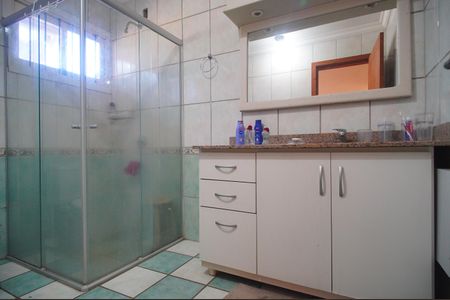 Casa à venda com 390m², 4 quartos e 2 vagasBanheiro da Suíte 2