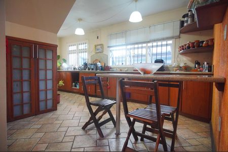 Casa à venda com 390m², 4 quartos e 2 vagasCozinha