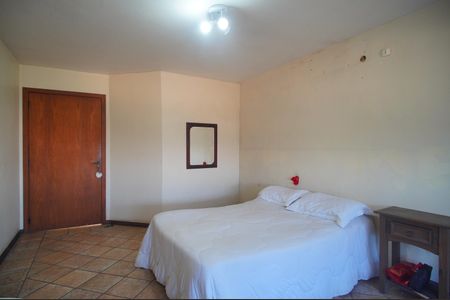 Casa à venda com 390m², 4 quartos e 2 vagasSuíte 2