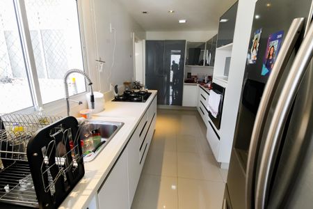 Apartamento à venda com 142m², 3 quartos e 2 vagasCozinha - Armários